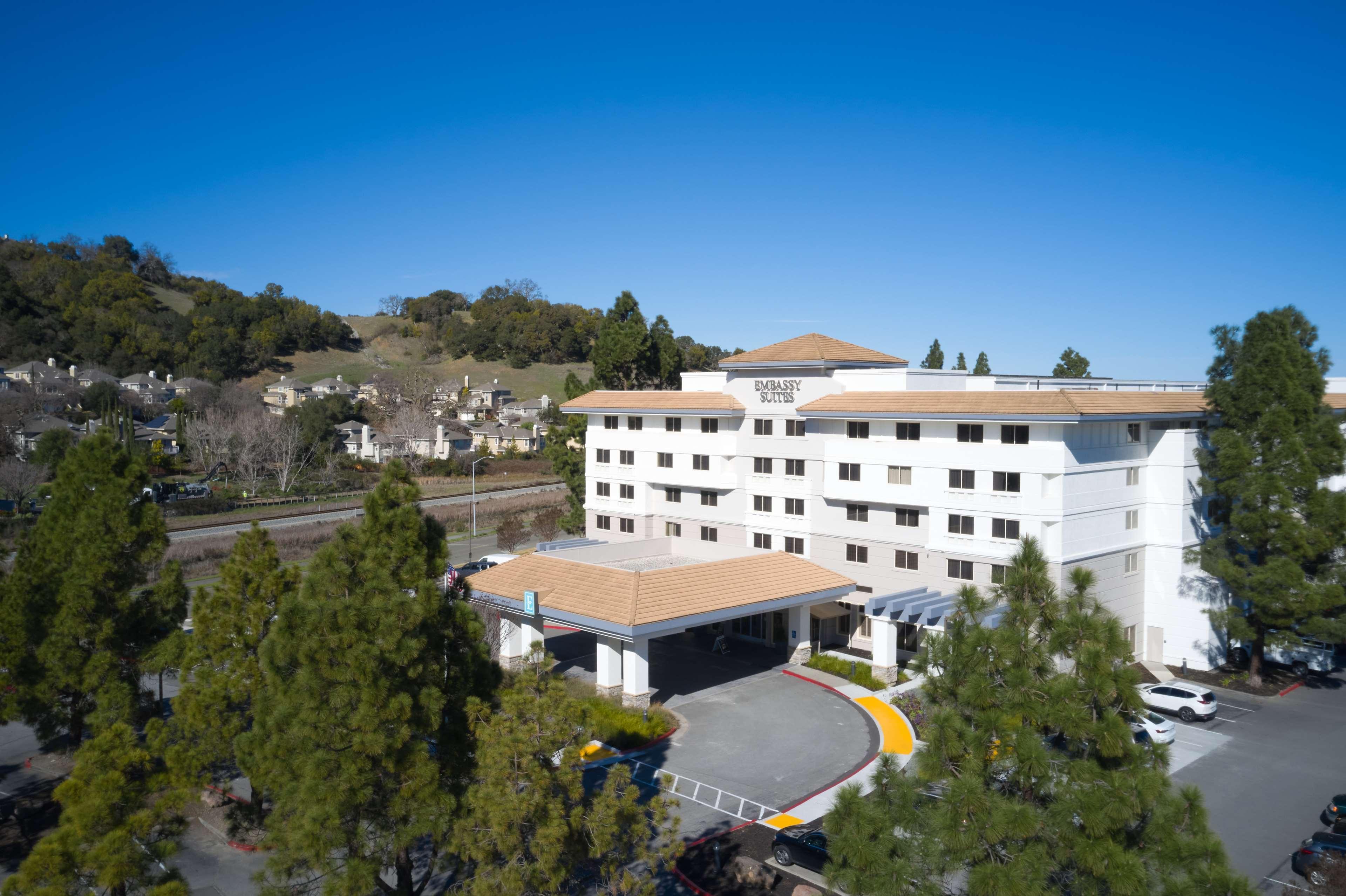 Embassy Suites By Hilton San Rafael Marin County Bagian luar foto